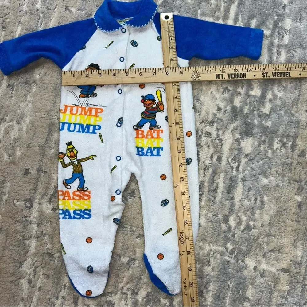 1970s Vintage Sesame Street Bert Ernie Baseball Sleeper Size 0-14 lbs